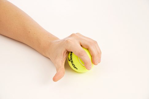 упражнение с малка топка за артроза на пръстите на ръцете