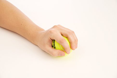 упражнение с малка топка за артроза на пръстите на ръцете