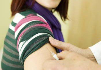 Безплатната ваксина срещу рак тръгва от 1 октомври