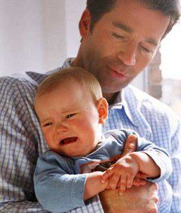 бебе плаче ваксина