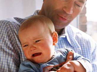 бебе плаче ваксина