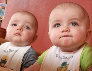 Пет двойки близнаци само за ден в Първа АГ