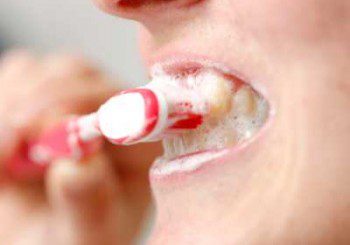 почистване на зъбите плака