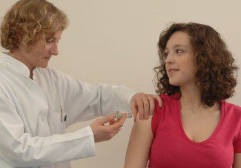 HPV ваксината пази доказано от рак и след 8 г.
