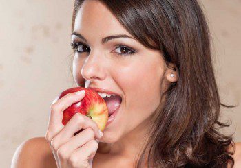 Жените да хапват ябълки за по-добър секс