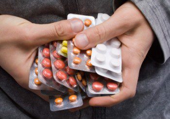 Как да се пазим от фалшиви лекарства в интернет