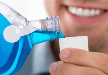 Водата за уста намалява риска от Covid-19